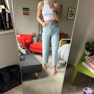 FRAME Tapered Boyfriend Jeans